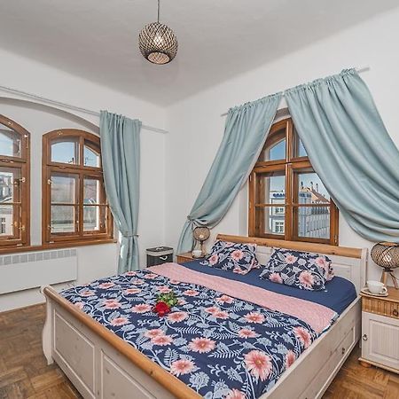 Carolina'S Romantic Apartment Hradec Králové Zewnętrze zdjęcie