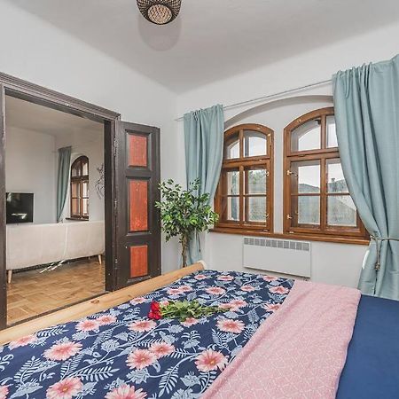 Carolina'S Romantic Apartment Hradec Králové Zewnętrze zdjęcie