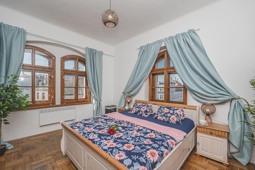Carolina'S Romantic Apartment Hradec Králové Zewnętrze zdjęcie