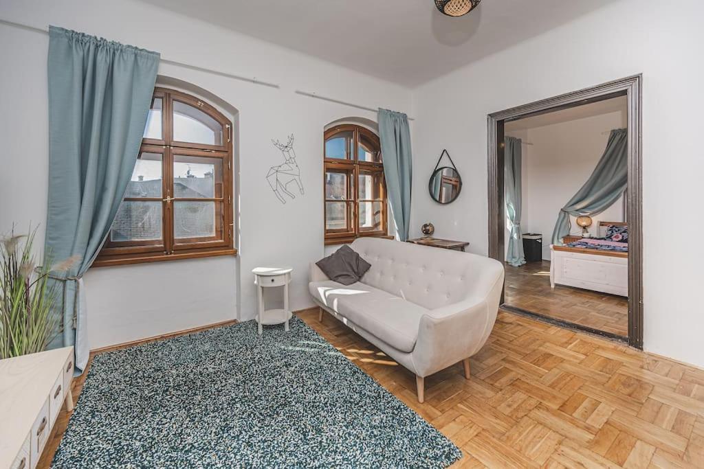 Carolina'S Romantic Apartment Hradec Králové Zewnętrze zdjęcie