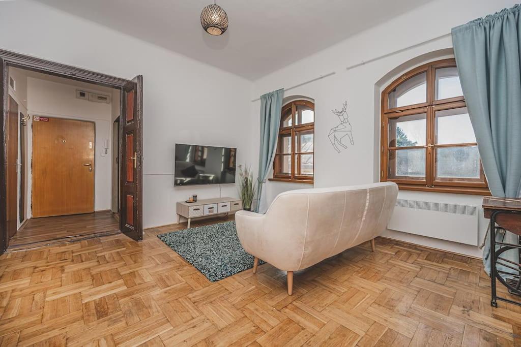 Carolina'S Romantic Apartment Hradec Králové Zewnętrze zdjęcie