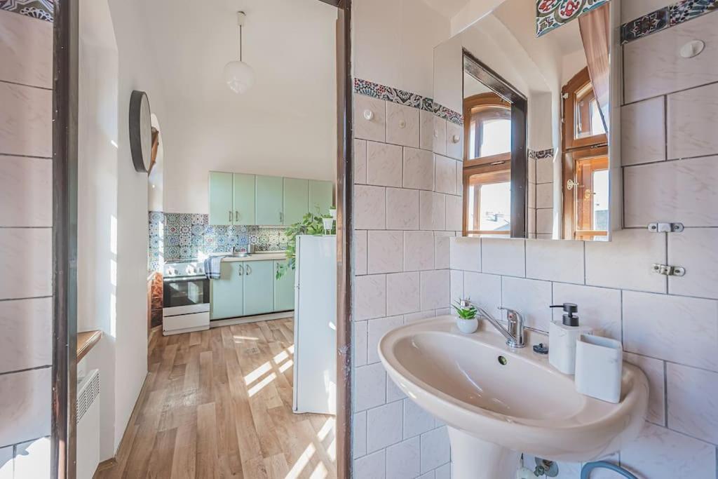 Carolina'S Romantic Apartment Hradec Králové Zewnętrze zdjęcie