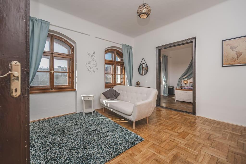 Carolina'S Romantic Apartment Hradec Králové Zewnętrze zdjęcie