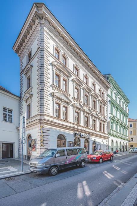Carolina'S Romantic Apartment Hradec Králové Zewnętrze zdjęcie